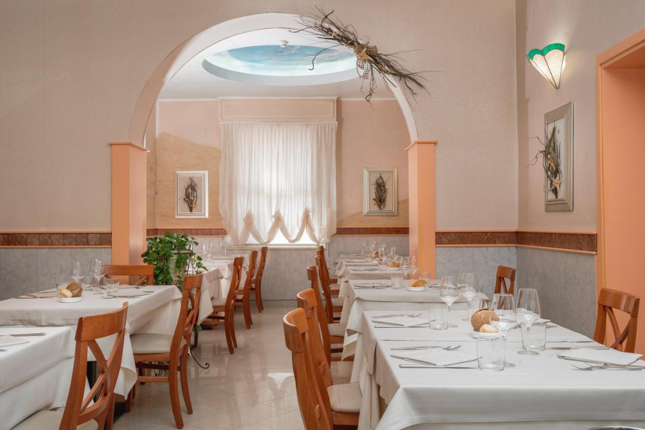 Albergo Ristorante Pozzi Bellaria-Igea Marina Exteriör bild