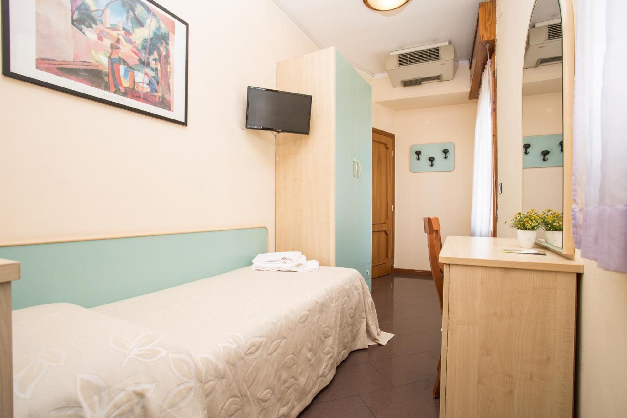 Albergo Ristorante Pozzi Bellaria-Igea Marina Rum bild