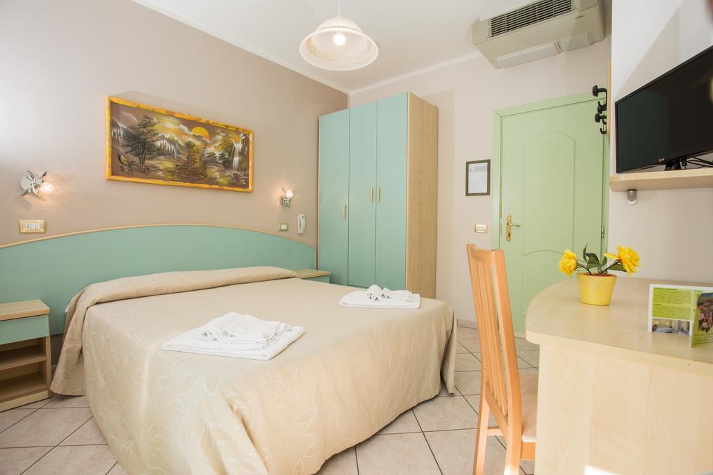 Albergo Ristorante Pozzi Bellaria-Igea Marina Exteriör bild