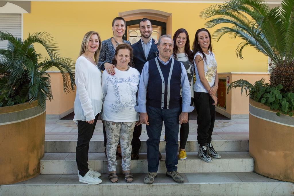 Albergo Ristorante Pozzi Bellaria-Igea Marina Exteriör bild