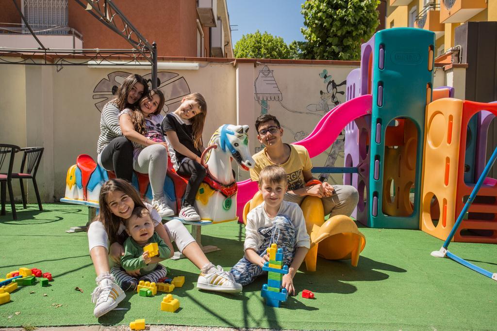 Albergo Ristorante Pozzi Bellaria-Igea Marina Exteriör bild